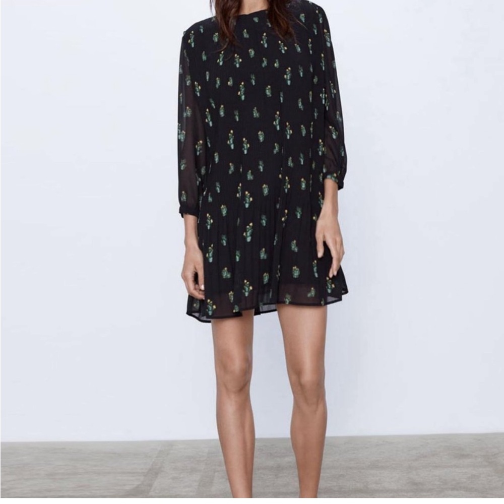 Zara Pleated Cactus Flower Printed Dress Small